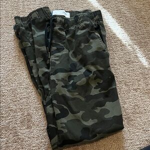 Boys camo jogger